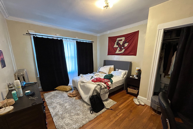 Bedroom - **AVAILABLE 2026-27** NEWLY UPDATED HOUSE IN A PRIME LOCATION!