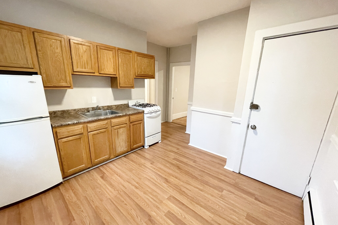 kitchen - Convenient Mission Hill 3 Bed | Laundry in Building | Eat in Kitchen Apartments