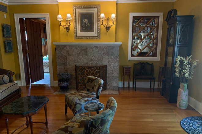 Living Room - CORAL GABLES POOL HOME, BEDROOM WITH PRIVATE BATHROOM, PLENTY OF PARKING, UTILITIES ARE INCLUDED