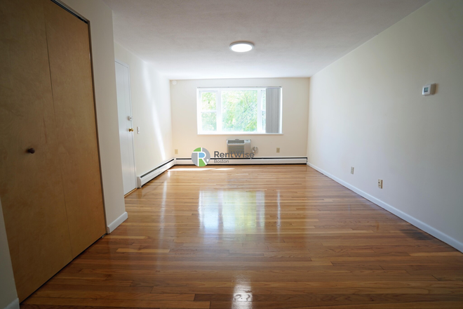 1 - Gorgeous Babcock St 2 bed. H/HW inc. Pets , NO FEE TO YOU Apartments