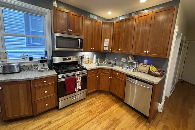 LIVING - GREAT PRICE!!! 4 BED/2 BATH ON CALUMET! AVAIL. 9/1/25!