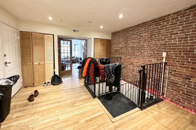 Call call or text Arezou at 617-584-7817 - Huge 5 bed 3 bath duplex on Gainsborough St with in unit laundry!!!!! Apartments