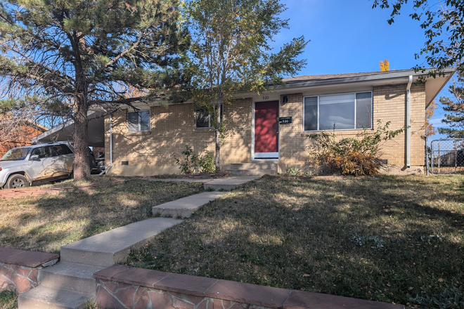 Outside front - House (3BR/1.5BA) near East Campus available now - 920 37th St