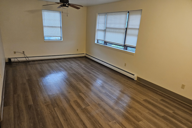 Livingroom - 36 Bedford Terrace LLC Apartments