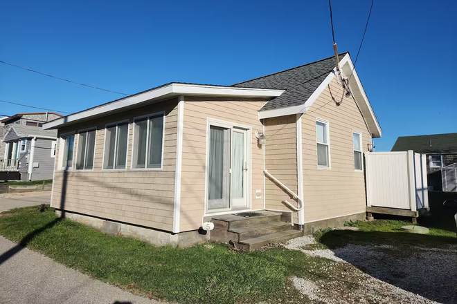 Exterior - Beach Side Cottage in Narragansett House