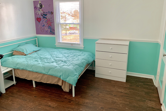 ths room - 1 room in ( 3b /2b) full furnished all utilities included House
