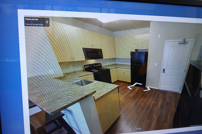 Kitchen - Puerta Del Sol - RELET Apartments