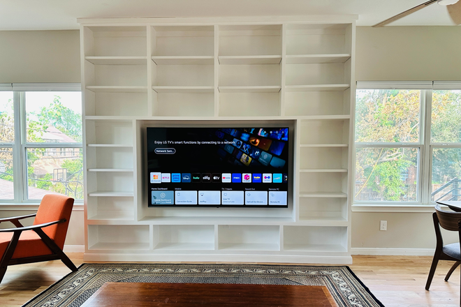 Generous built-in bookshelf - Like New Stunning 2Bed/2Bath in Historic Third Ward.  1.8 miles from campus. Duplex