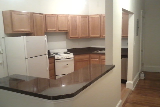 Hub Realty - Fantastic location 2 bedroom split with newly updated kitchen, breakfast bar, private deck, on T