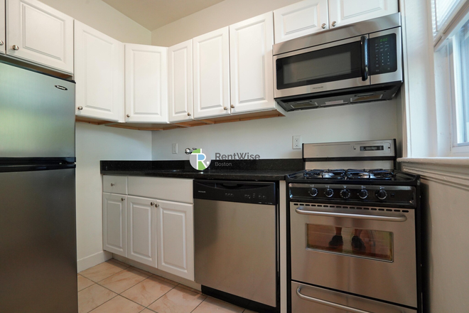 1 - JULY/SEPT 2026-Amazing Studios and 1 beds, H/HW inc. Fitness Rm. No Broker Fee Apartments