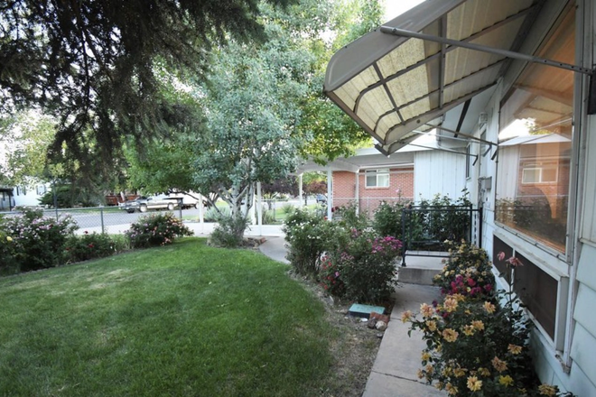 Front Yard - 1 Room Available Now, Furnished 5 Bedroom 2 Bathroom House not far from campus
