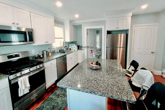 5 - JUNE 2026-Spacious  4-Bedroom House Near Tufts & the Green Line! NO BROKER FEE!
