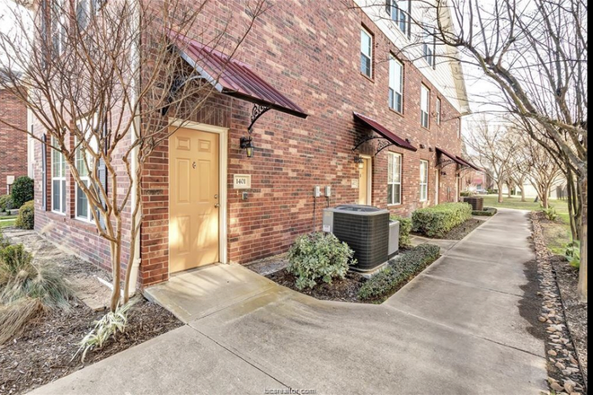 21 - Room in 3Br 3B Condo Next to Campus, Fox Run