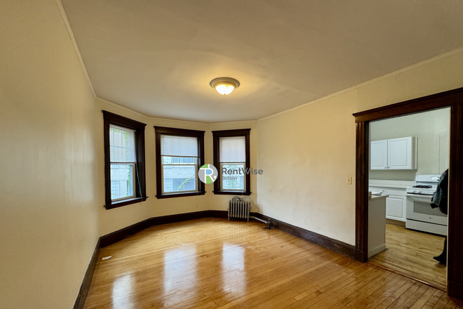 1 - Renovated 3-Bedroom in Mid-Cambridge – Heat & Hot Water Included