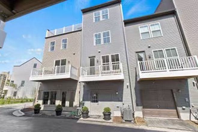 Outside view - Brandnew Townhouse in Gateway West