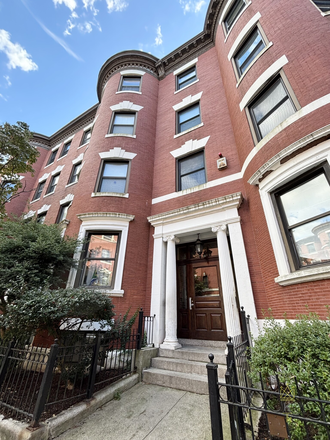 exterior - Charming Symphony 1 bed with AC and updated kitchen - NO FEE - for July 1st Apartments