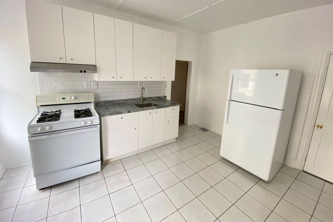Newly updated kitchen - Union Avenue, walking distance to Berkley, NU, Suffolk, Simmons etc, short orange line train ride Apartments