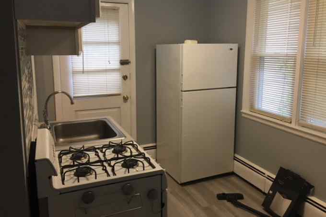 kitchen - fantastic location! renovated, 2 level small unit , laundry on site, shared yard