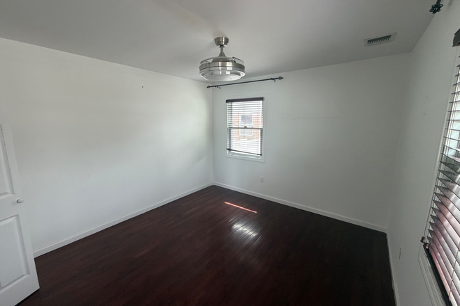 Bedroom - Rooms in 4 bedroom home w/ Deck for rent