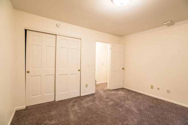 Bedroom - Oakridge Apartments
