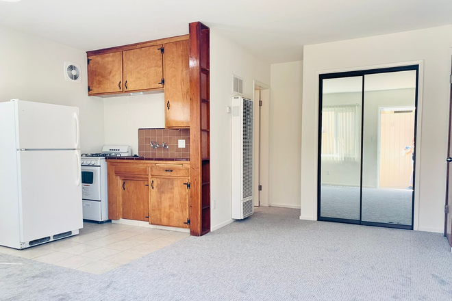  - BAYSIDE STUDIO IN MISSION BEACH - ONLY $ 1595/mo!