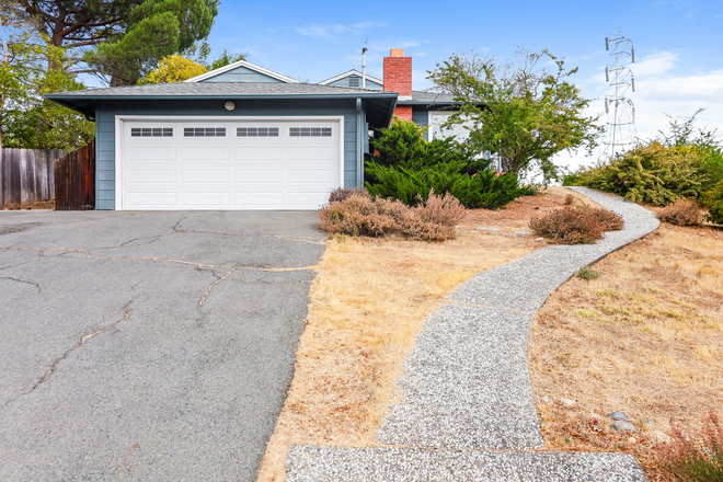  - 3 Bedroom Home In Desirable Lafayette!
