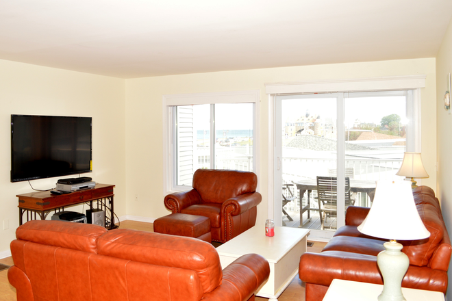 Living Room - 10 Oceanside Place - Narragansett Pier Condo