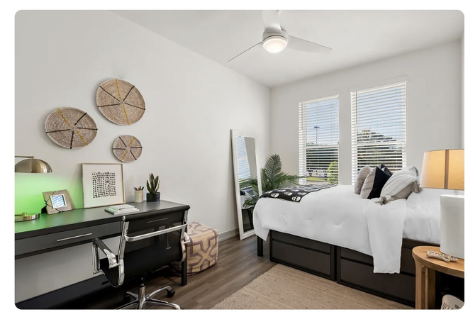 Bedroom - Jolly Roger Apartments