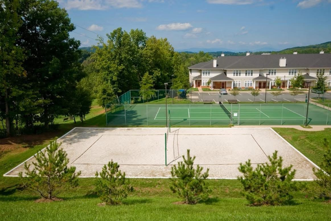tennis court - Jefferson Ridge apartment