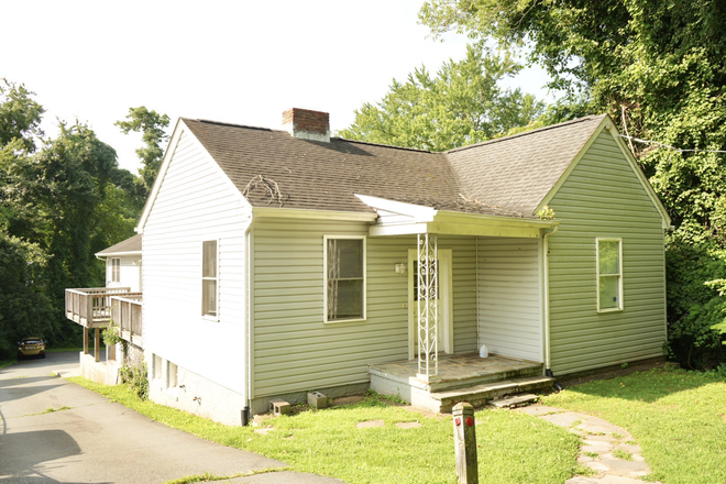 Exterior - 225 Shamrock Road - 4 Bedroom Apartments Available