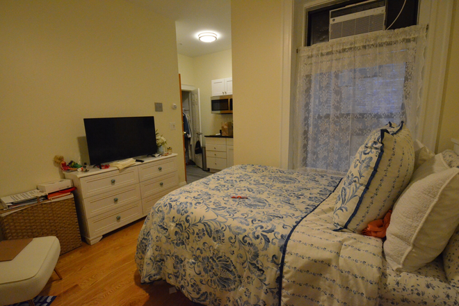 Studio - Studio Available on Westland Ave Close to Campus! Apartments