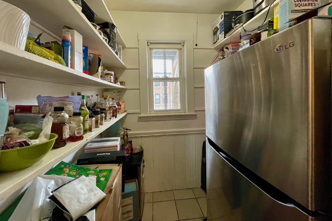 living - CHARMING 3 BED WITH HEAT/HOT WATER INCLUDED! NO BROKER FEE! 9/1/26!! Apartments