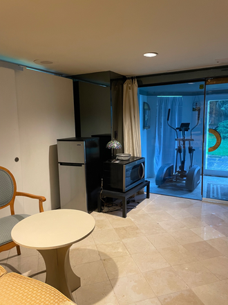 Sitting area/foyer - Furnished room in shared home-Cherry Hill Rd-Princeton