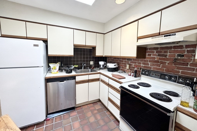 LIVING - 1 BED ON GAINS WITH IN UNIT LAUNDRY AND CENTRAL A/C! 9/1/25! Apartments