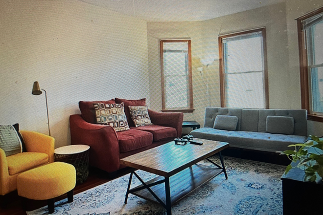 Living room - Harvard, BU, MIT MGH& BC  (F) ROOMATE WANTED Fully Furnished  Safe  Clean  EZ Access  Train/Bus