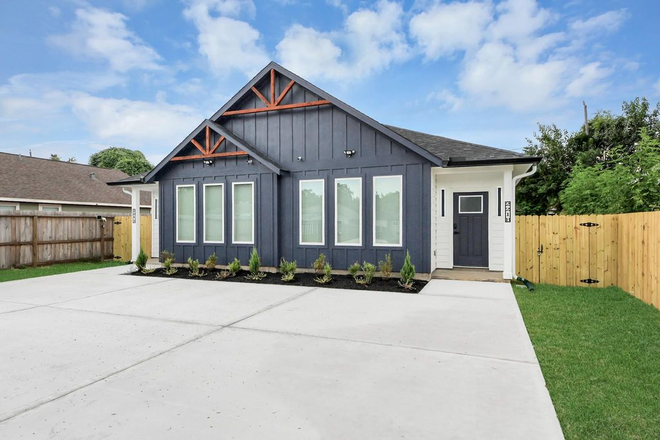 Front of house - 🏡 BRAND-NEW 2026 Construction - 3 Bed/ 2 Bath Duplex Unit - Close to Campus