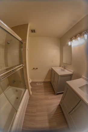 full bathroom - Varsity Townhomes
