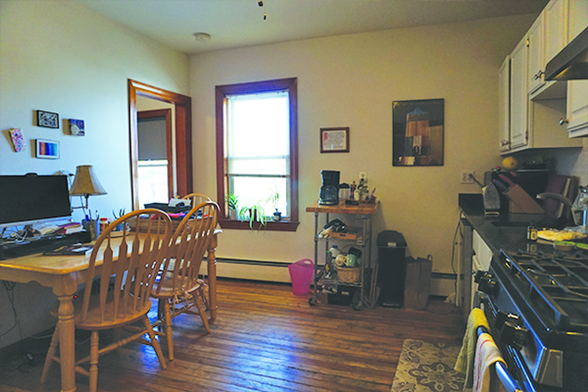 dining room - Spacious 2 Bed / 1 Bath with Parking! Available NOW!! Apartments