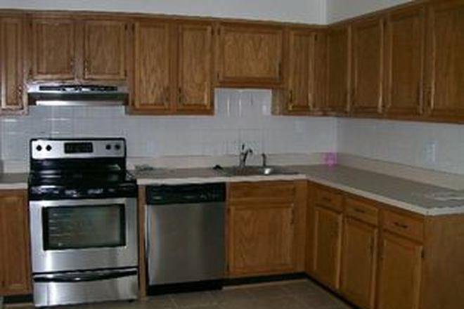 Kitchen - 3 large bedrooms in house close to campus with garage