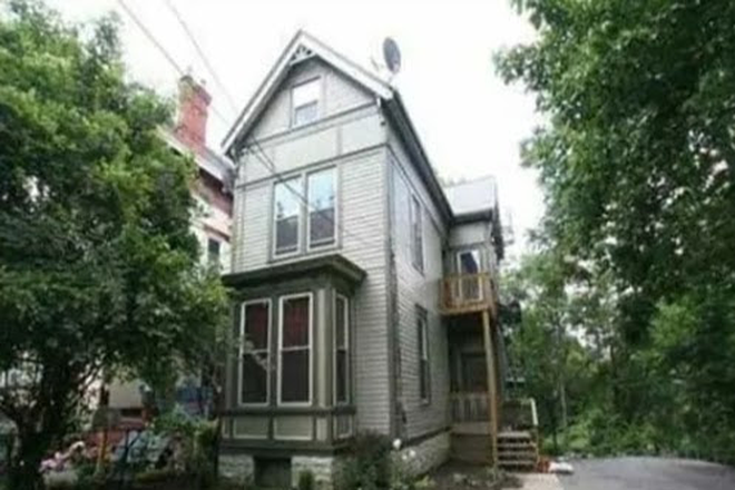 House and Parking - Large 6 Bedroom Victorian Home Near University