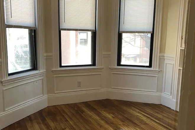 Baywindows, wooden floors throughout - 2 or 3 bedroom apartment in heart of South End