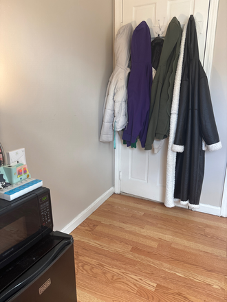 Bedroom - Room in Revere, close to bus stop Apartments