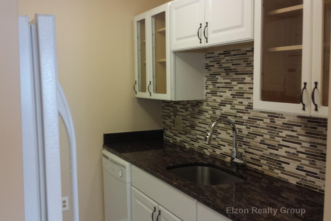 Kitchen - Available 2025! Beautifull 3 bed/1.5 bath great location! Condo