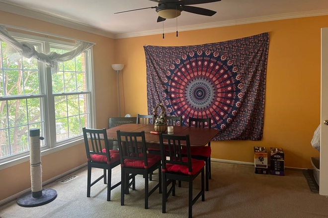 Dining Room - Master Bedroom, 5 min walk to Campus - Friendship Ct. Townhome