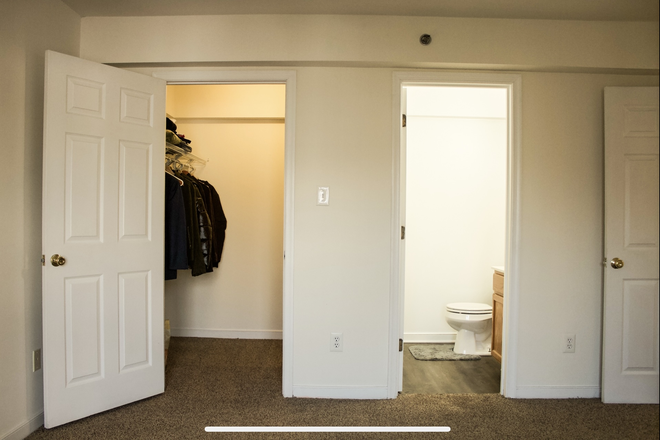 Closet and half bath - 2 Bedroom 1.5 Bath close to Monroe Park Campus Apartments