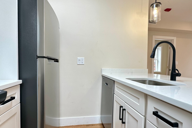 Call NOW for showings! 617-236-8600 - NORTH MARGIN ST - *NO FEE* LUXURY RENOVATED 2BR/1BA AVAIL *6/1/2026* W/ IN UNIT LNDRY, EQUAL BDRMS! Apartments