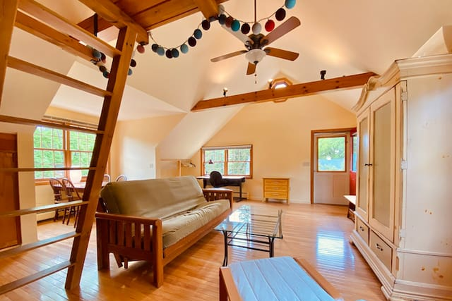Wonderful light - Quiet and Very Private Loft Apartment