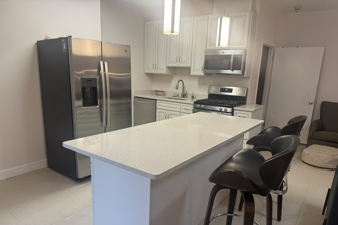 Beautiful Full Size Kitchen with New Appliances - Nice Residence-Walking Distance to Campus * Furnished $1,750 Utilities Included & Hi Speed Internet House