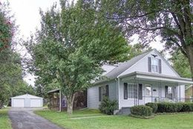 Street view - Spacious 3 bedroom house w/ tons of decking  and private back yard