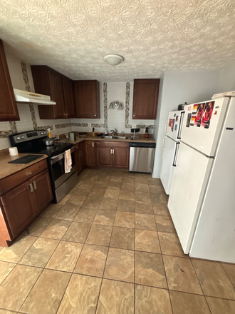 kitchen - 6Br/3Ba, walk to campus/3car driveway/Large yard House